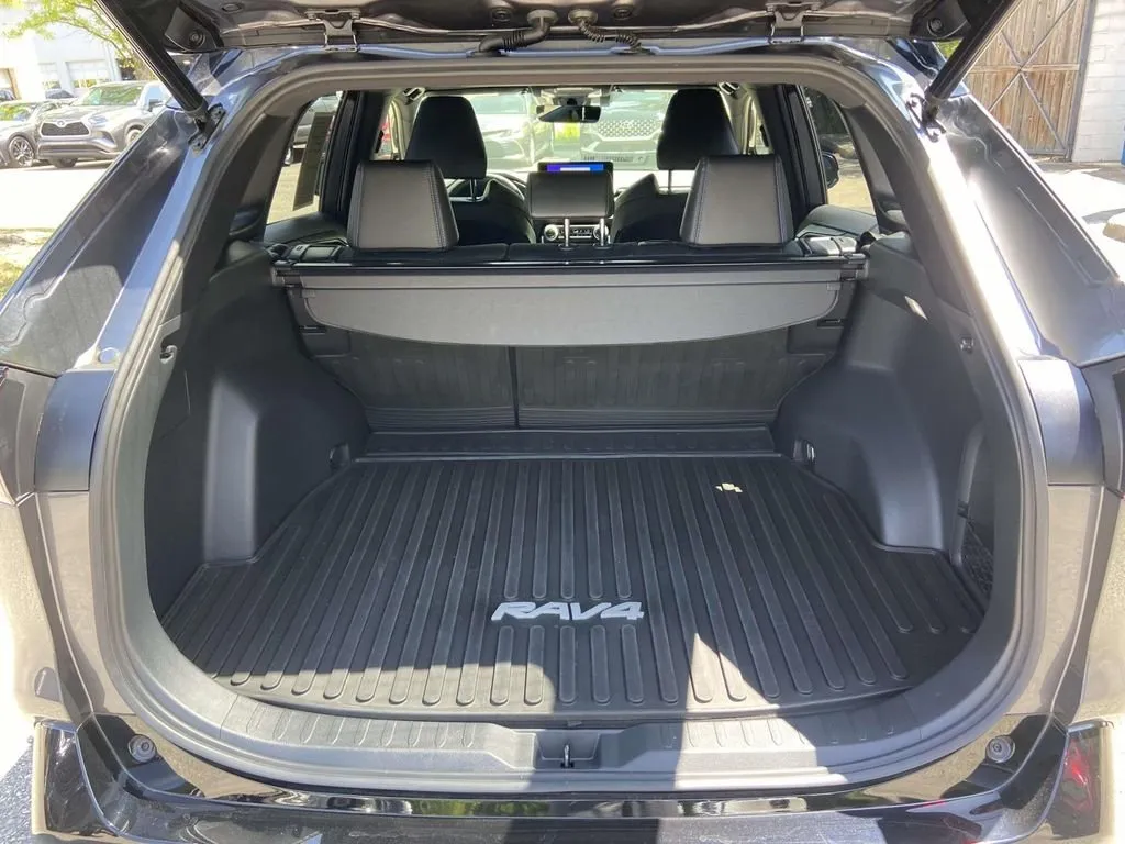 2023 Toyota RAV4 Hybrid XSE thumbnail 9