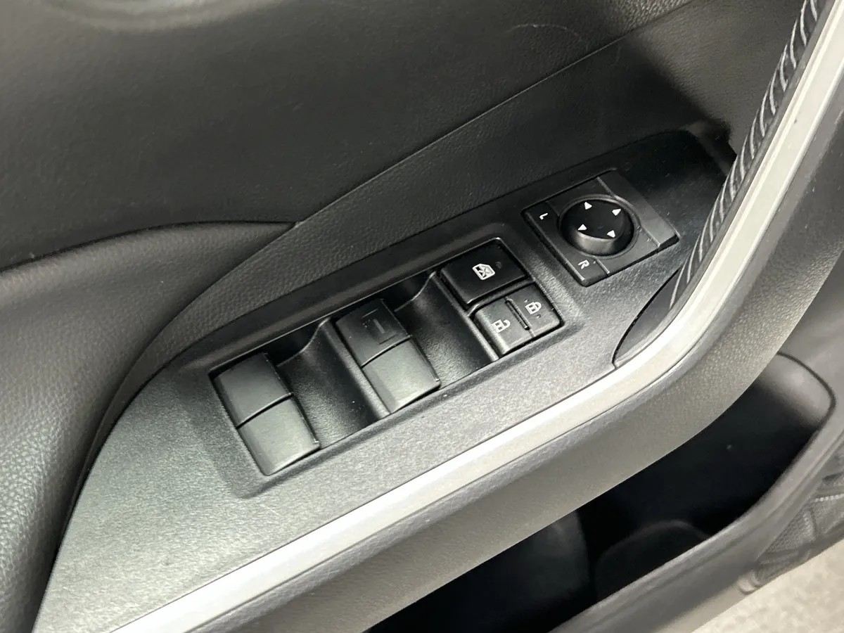 2023 Toyota RAV4 LE thumbnail 14
