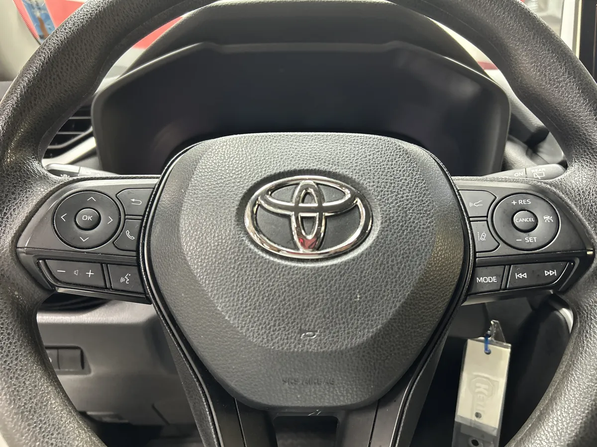2023 Toyota RAV4 LE thumbnail 16