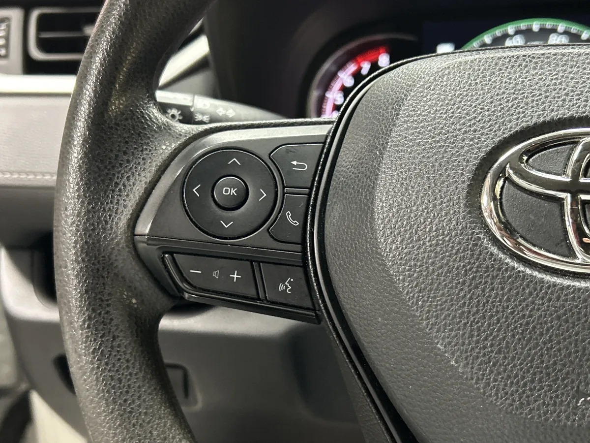 2023 Toyota RAV4 LE thumbnail 17