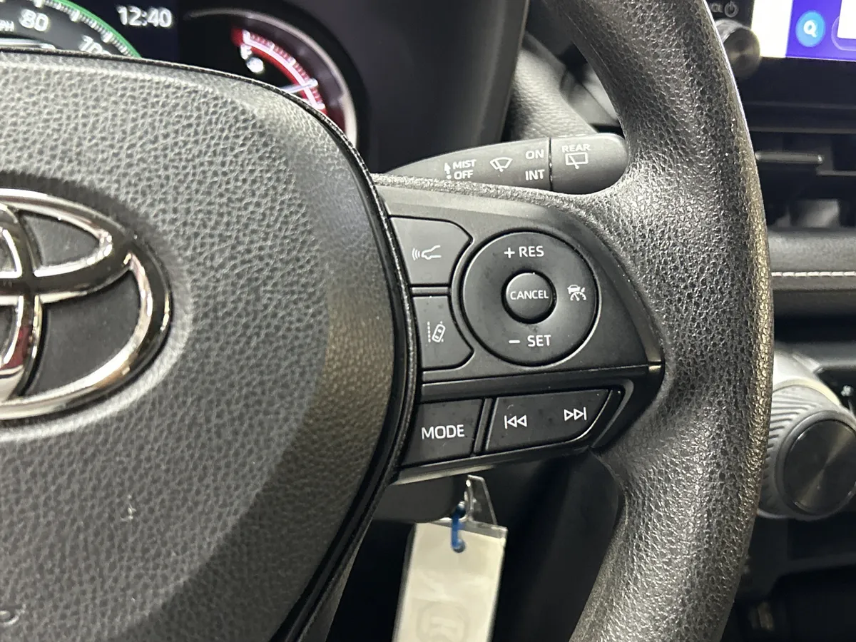 2023 Toyota RAV4 LE thumbnail 18