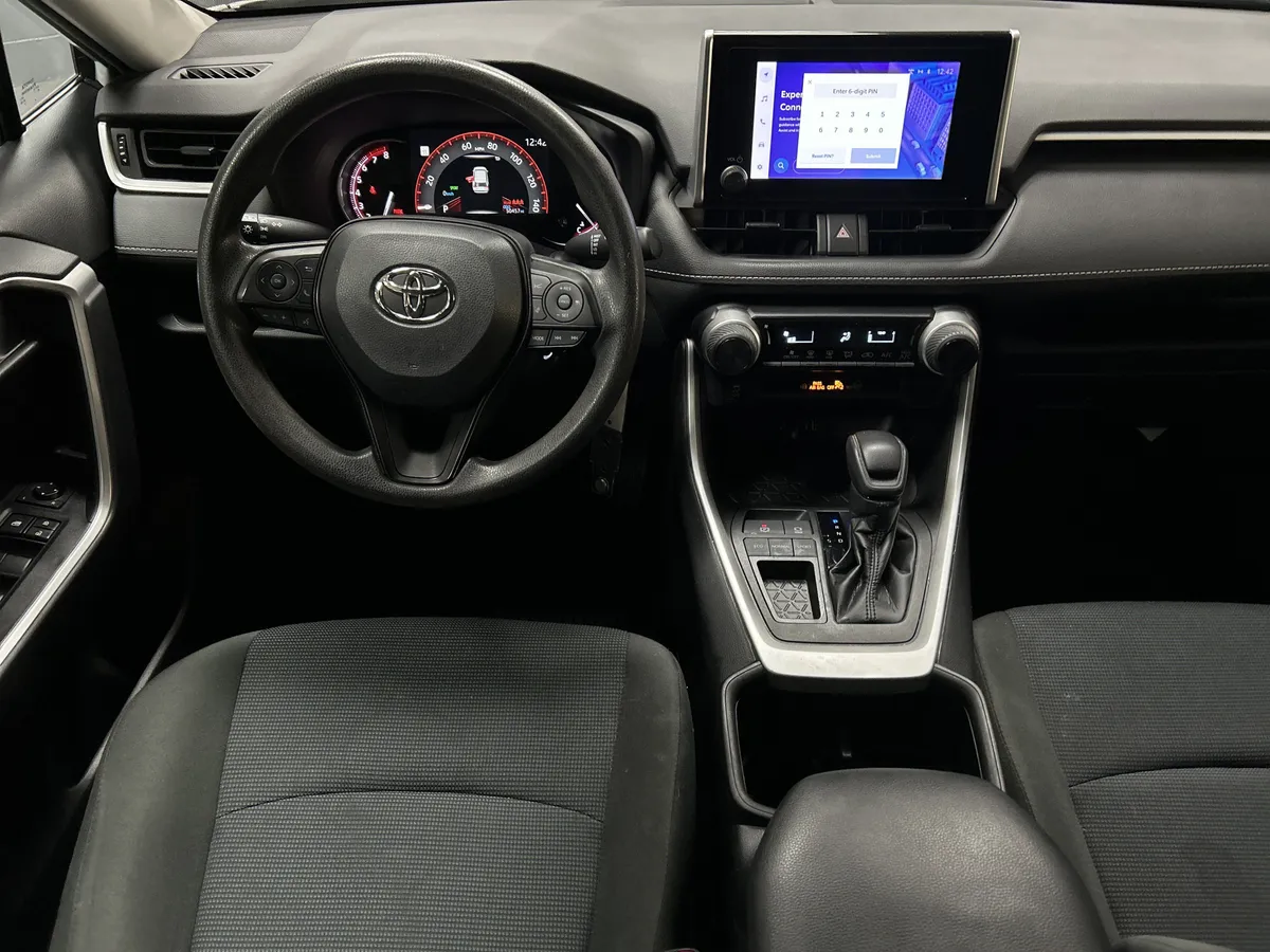 2023 Toyota RAV4 LE thumbnail 26