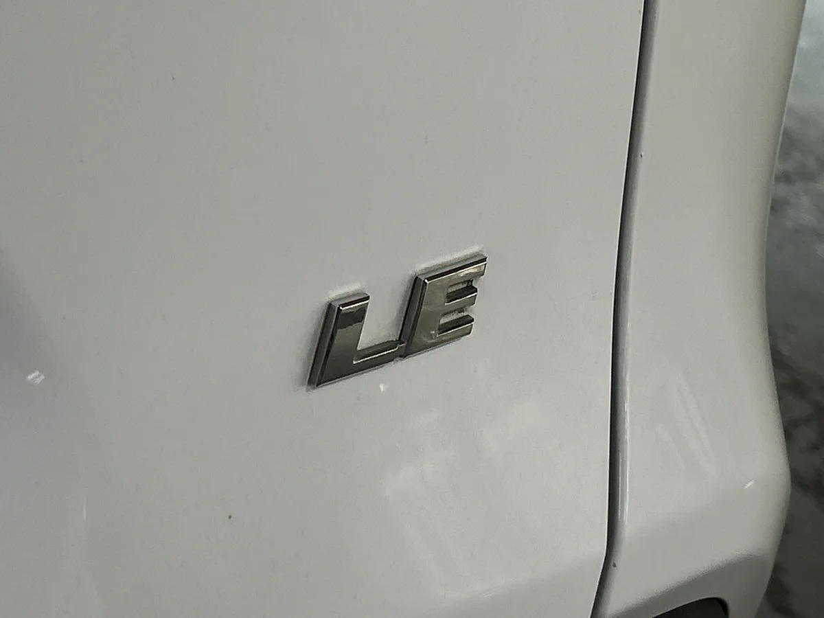 2023 Toyota RAV4 LE thumbnail 31