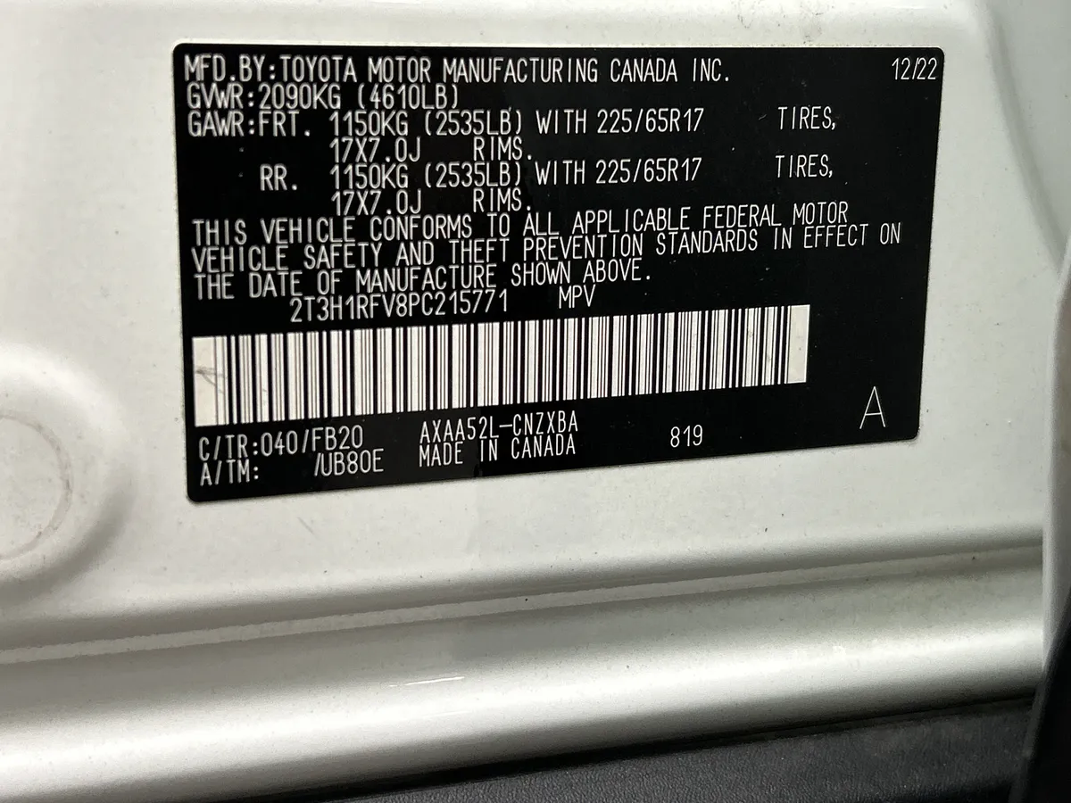 2023 Toyota RAV4 LE thumbnail 32