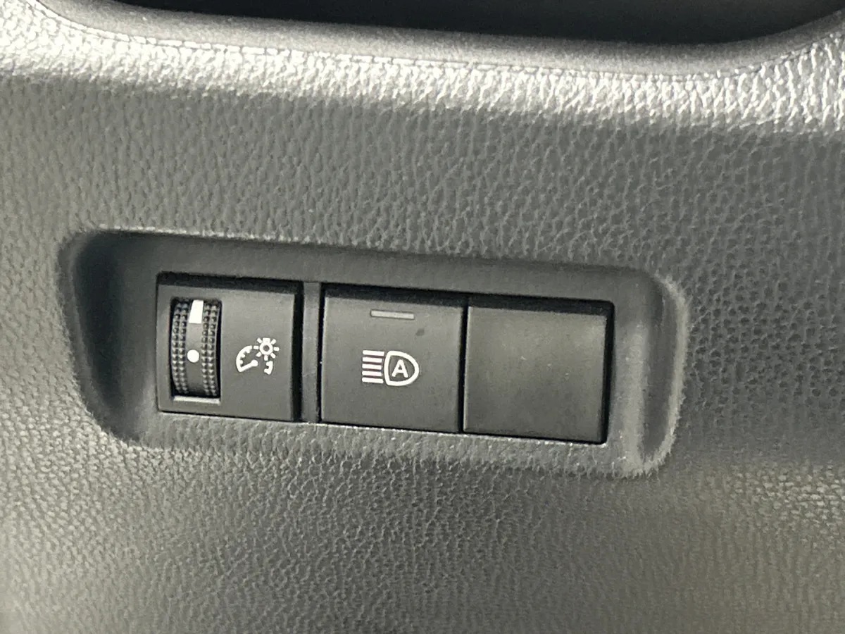 2023 Toyota RAV4 LE thumbnail 34