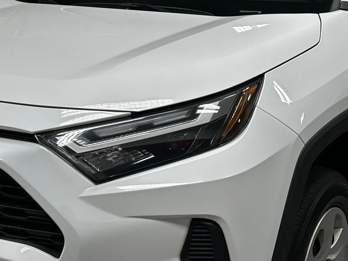 2023 Toyota RAV4 LE thumbnail 6
