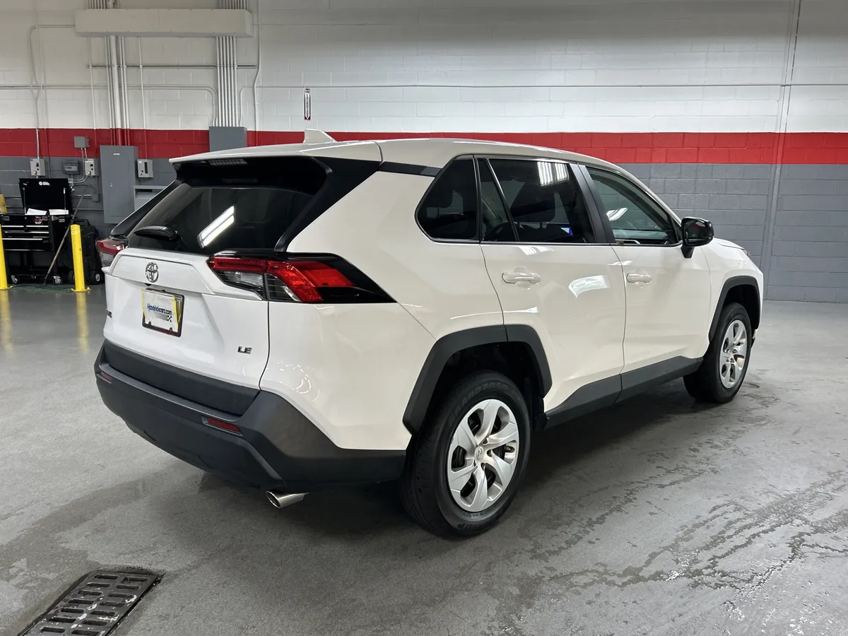 2023 Toyota RAV4 LE thumbnail 9