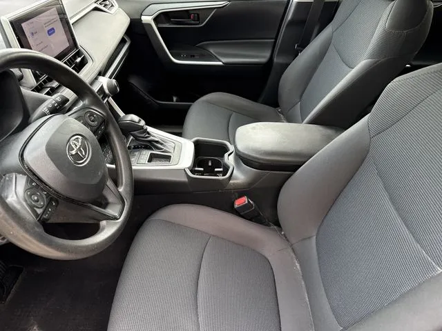 2023 Toyota RAV4 LE thumbnail 11