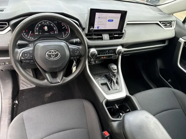 2023 Toyota RAV4 LE thumbnail 16