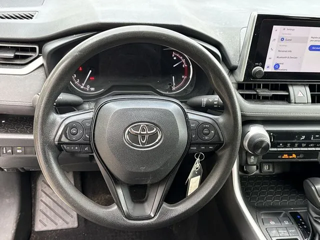 2023 Toyota RAV4 LE thumbnail 17