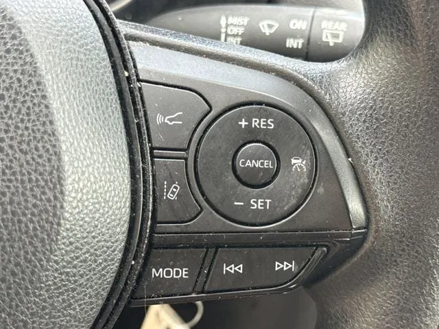 2023 Toyota RAV4 LE thumbnail 19