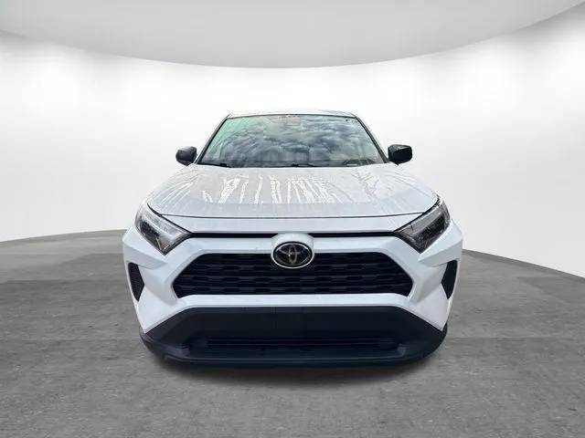 2023 Toyota RAV4 LE thumbnail 2