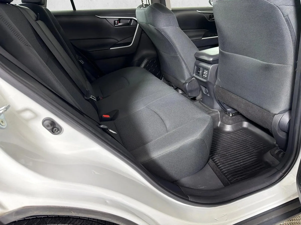2023 Toyota RAV4 LE thumbnail 15