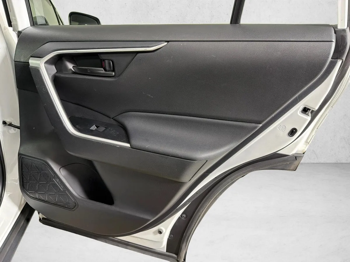 2023 Toyota RAV4 LE thumbnail 16