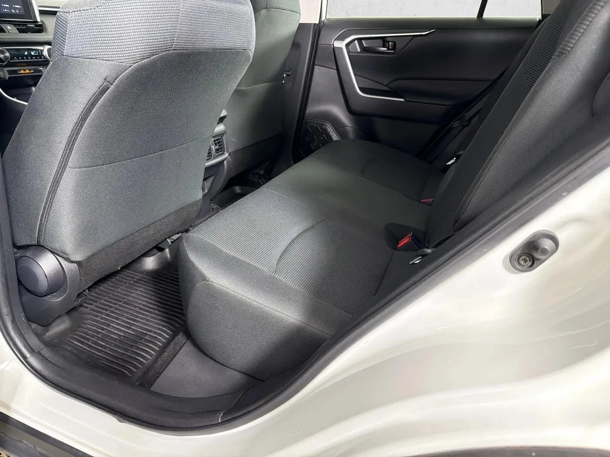2023 Toyota RAV4 LE thumbnail 20