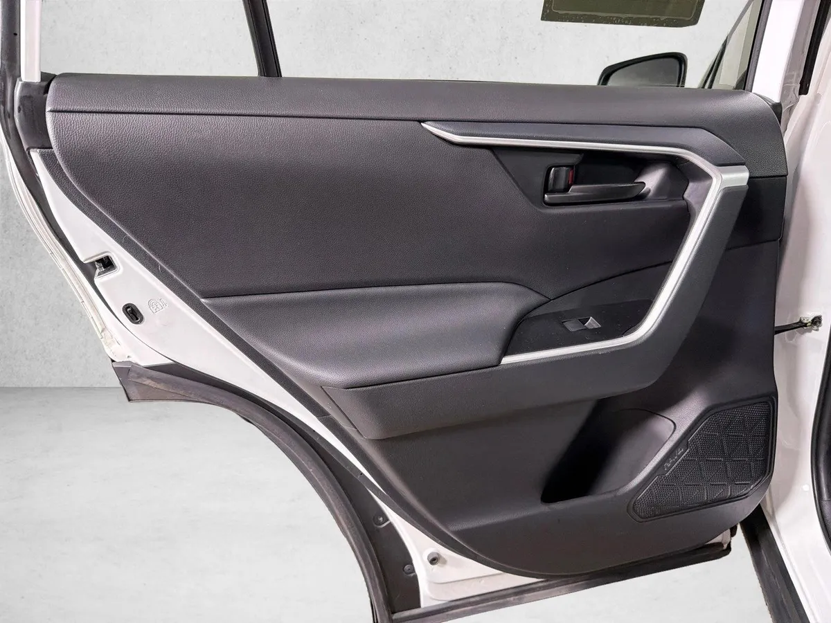 2023 Toyota RAV4 LE thumbnail 21