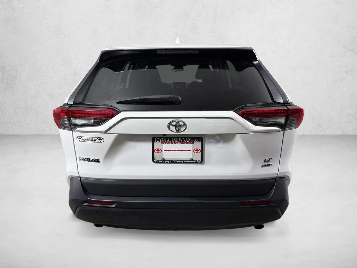 2023 Toyota RAV4 LE thumbnail 4