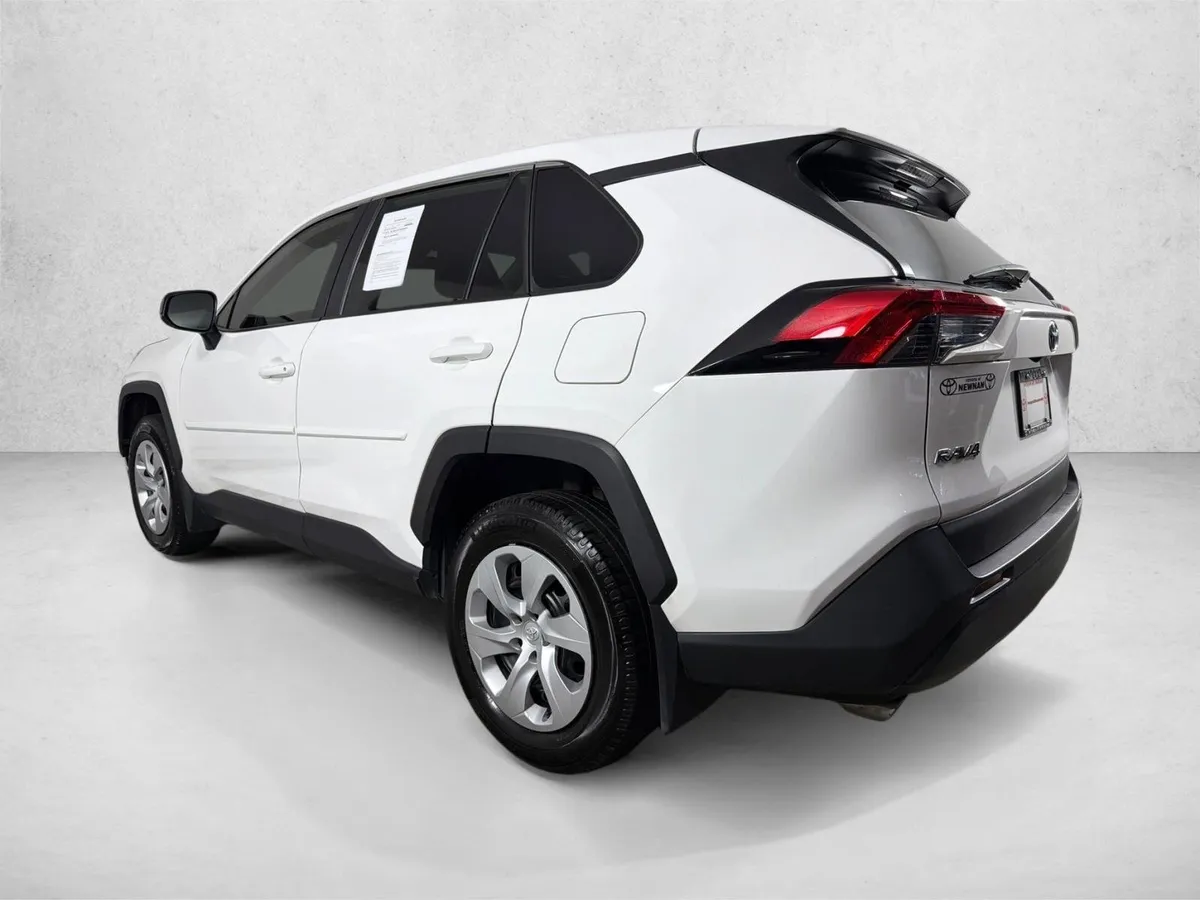 2023 Toyota RAV4 LE thumbnail 5