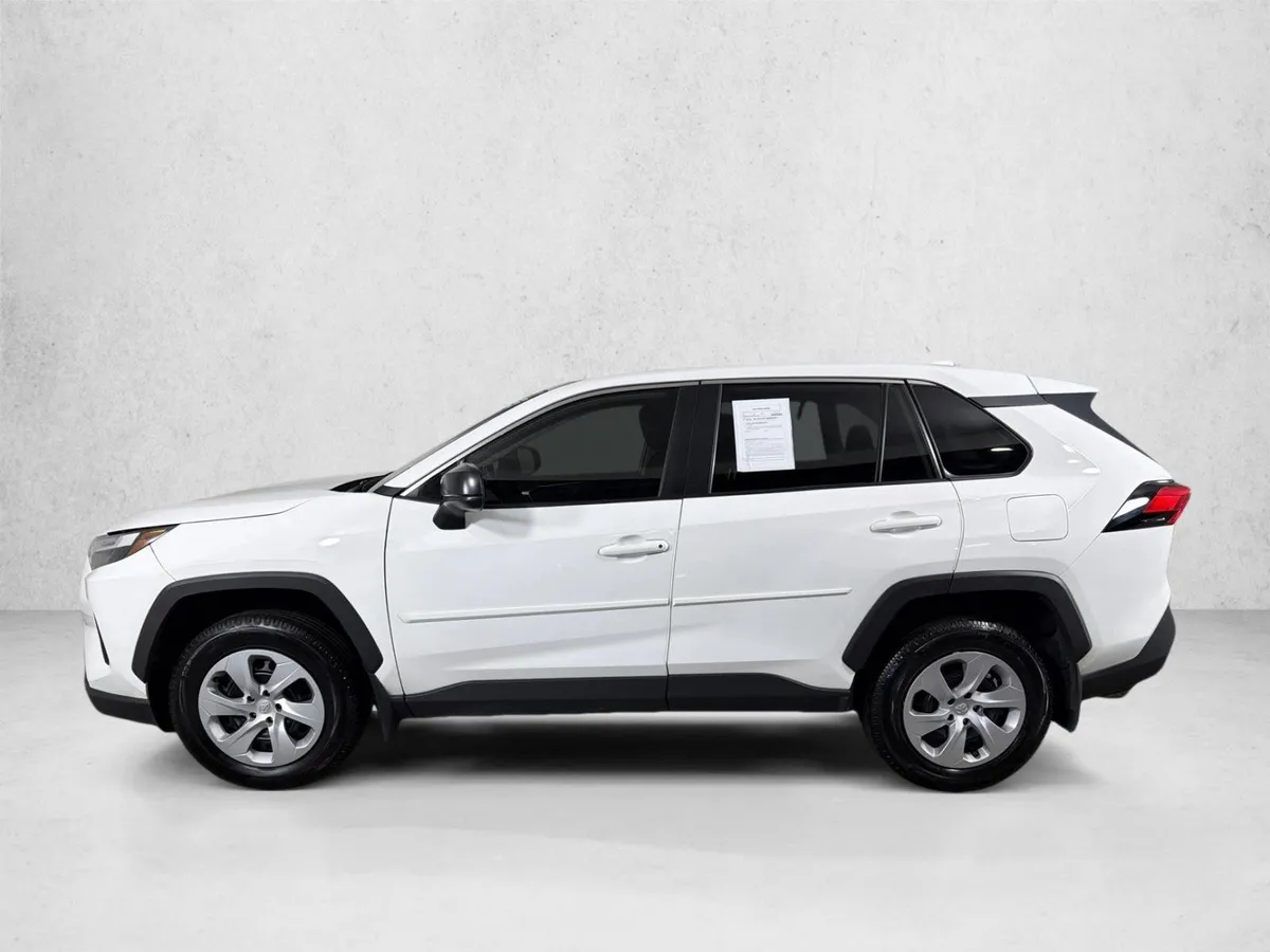 2023 Toyota RAV4 LE thumbnail 6