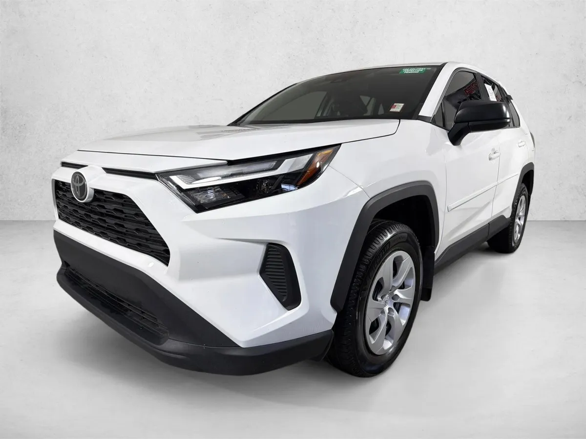 2023 Toyota RAV4 LE thumbnail 7