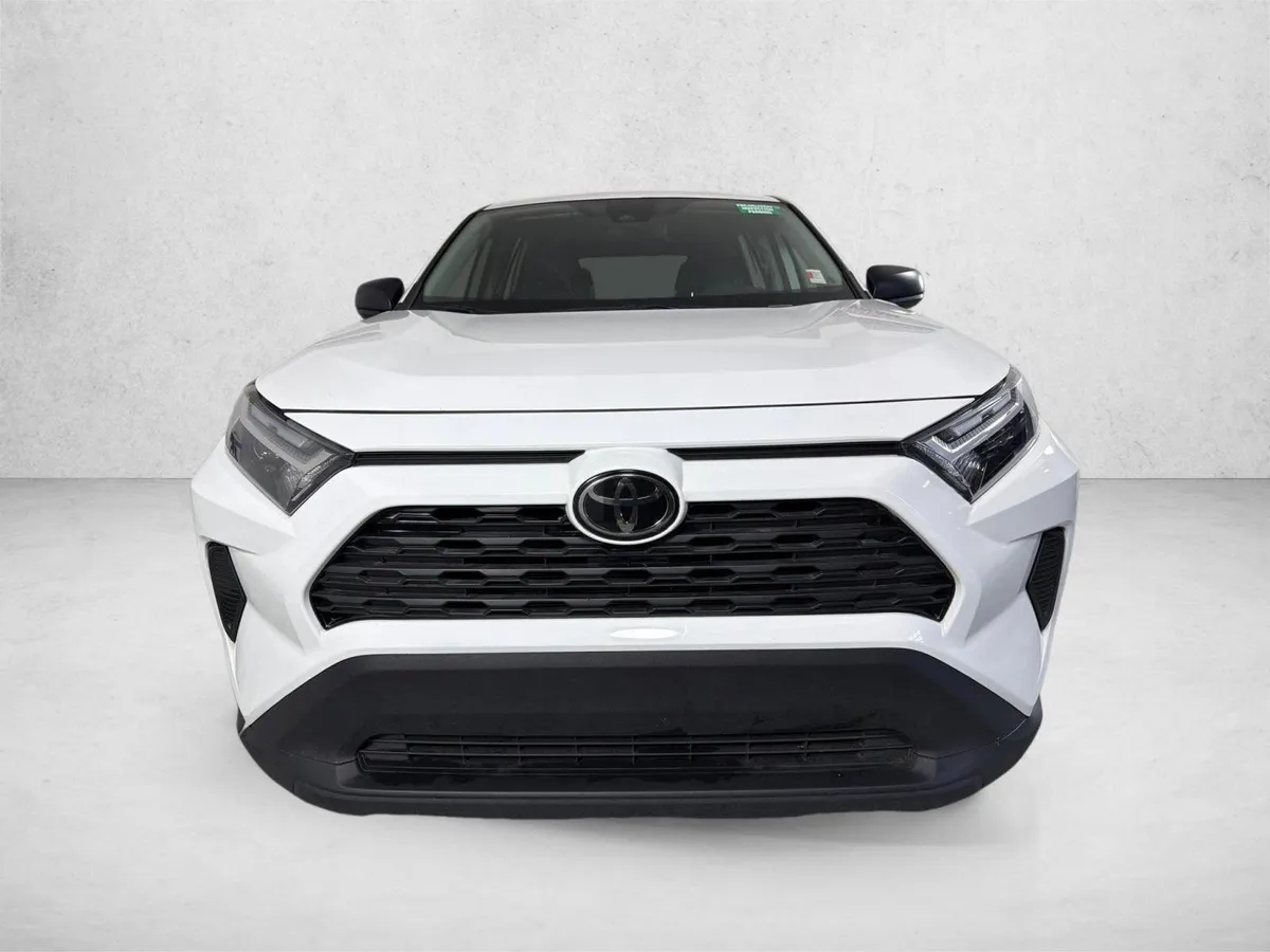 2023 Toyota RAV4 LE thumbnail 8