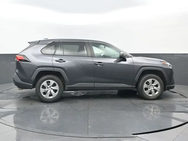 2023 Toyota RAV4 LE thumbnail 2