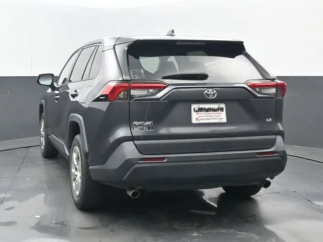 2023 Toyota RAV4 LE thumbnail 4