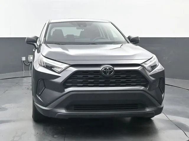 2023 Toyota RAV4 LE thumbnail 5
