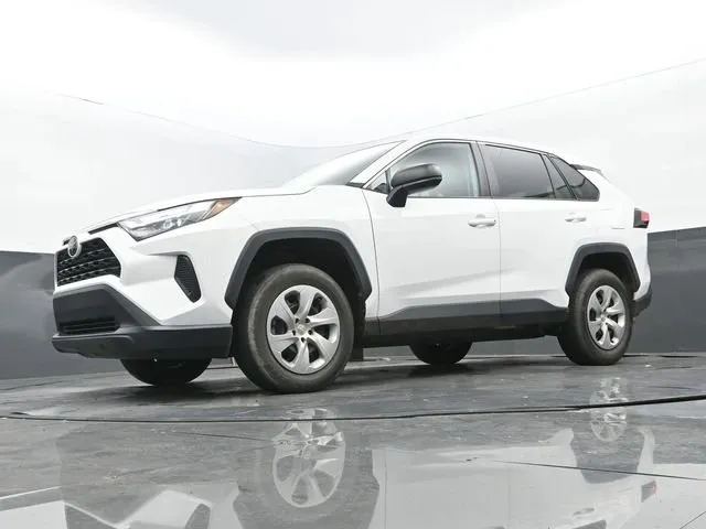 2023 Toyota RAV4 LE thumbnail 12