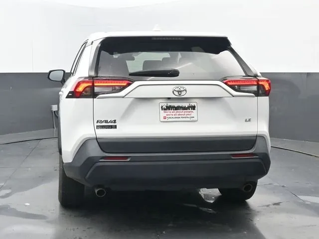 2023 Toyota RAV4 LE thumbnail 4