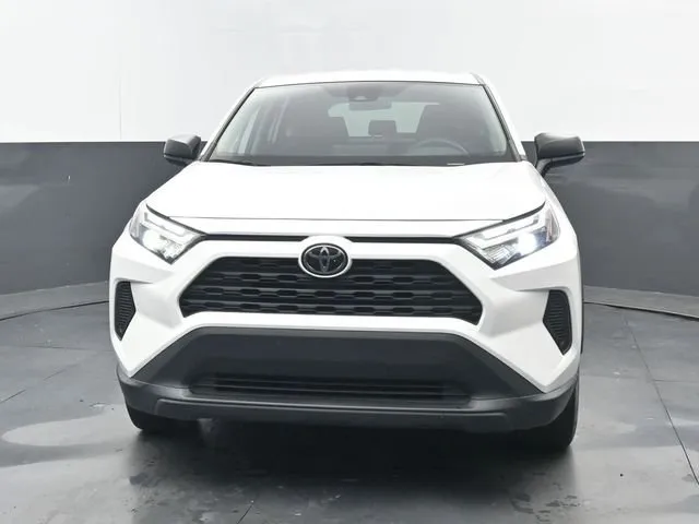 2023 Toyota RAV4 LE thumbnail 5