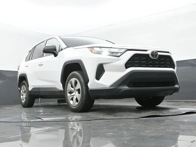 2023 Toyota RAV4 LE thumbnail 9