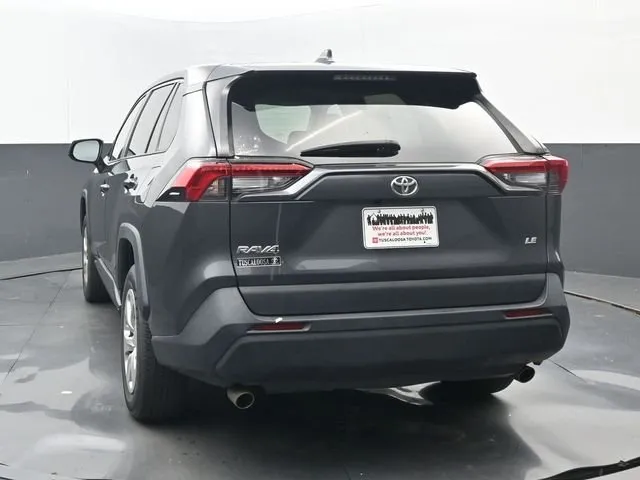 2023 Toyota RAV4 LE thumbnail 4