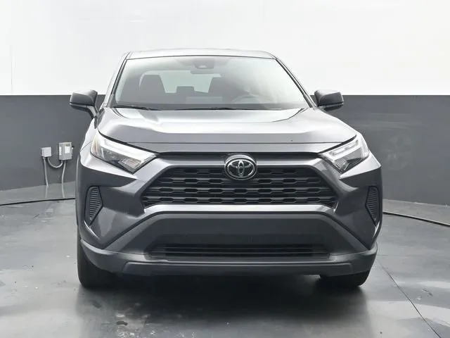 2023 Toyota RAV4 LE thumbnail 5