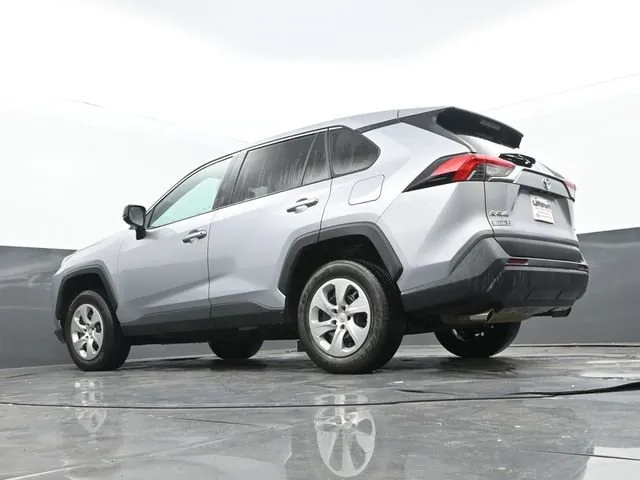 2023 Toyota RAV4 LE thumbnail 10
