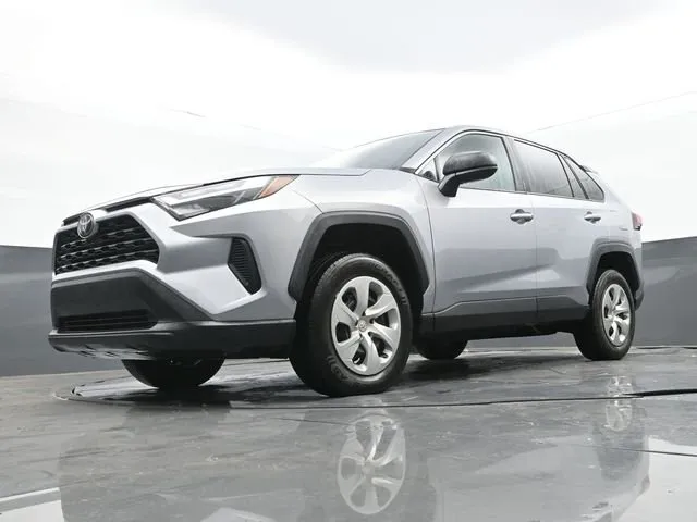 2023 Toyota RAV4 LE thumbnail 12