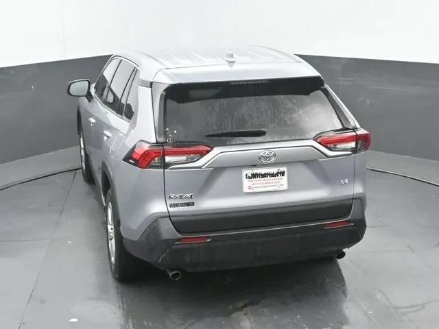 2023 Toyota RAV4 LE thumbnail 15