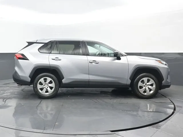 2023 Toyota RAV4 LE thumbnail 2