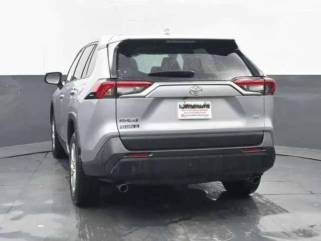 2023 Toyota RAV4 LE thumbnail 4
