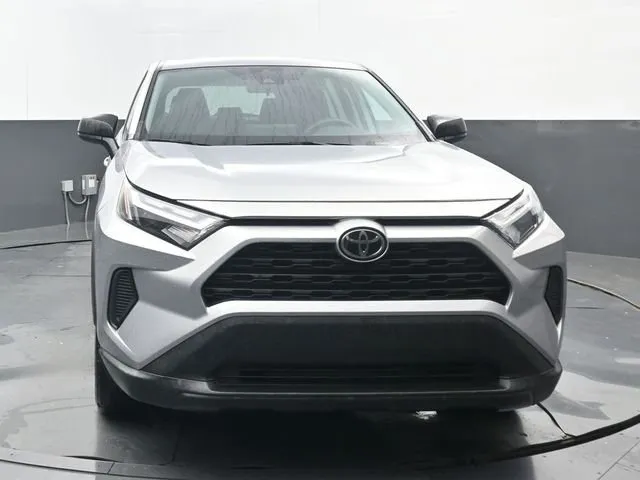 2023 Toyota RAV4 LE thumbnail 5