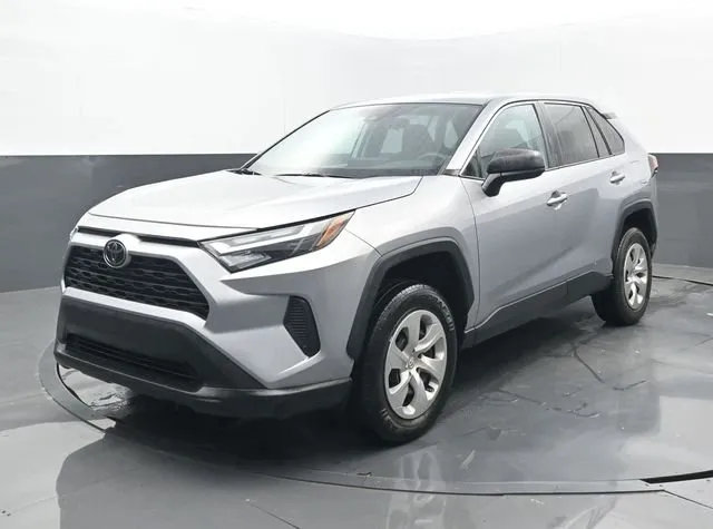2023 Toyota RAV4 LE thumbnail 8