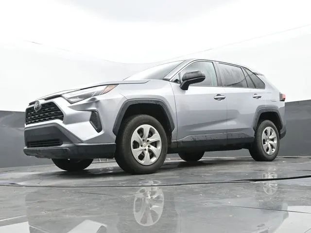 2023 Toyota RAV4 LE thumbnail 12
