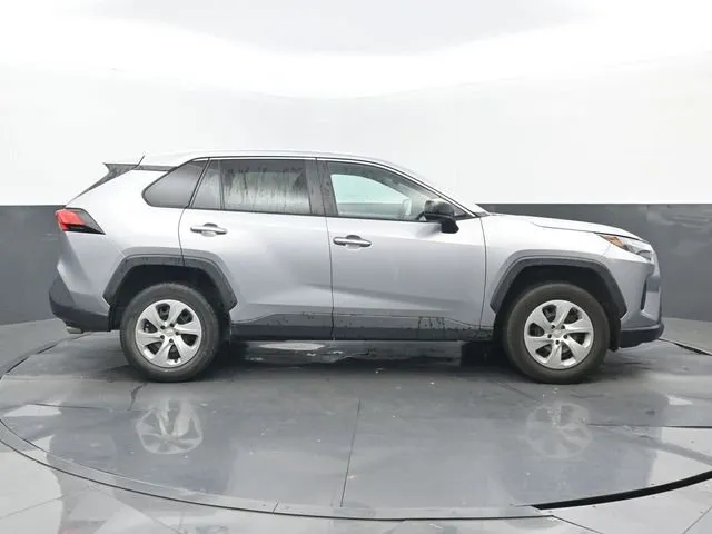 2023 Toyota RAV4 LE thumbnail 2
