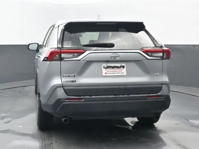 2023 Toyota RAV4 LE thumbnail 4