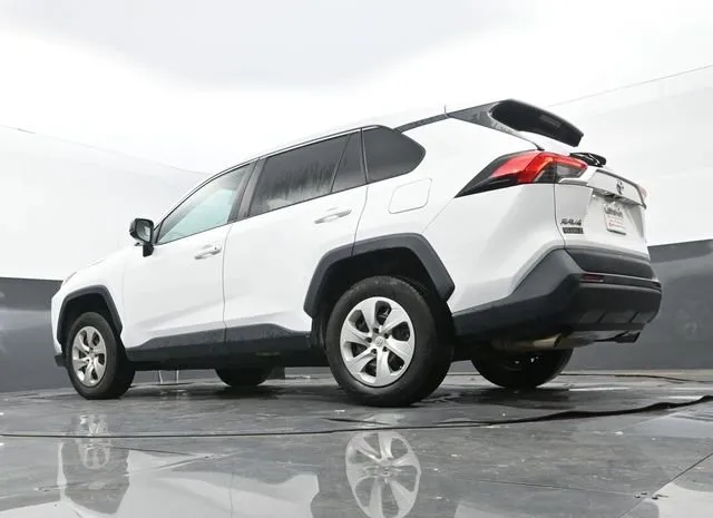 2023 Toyota RAV4 LE thumbnail 10