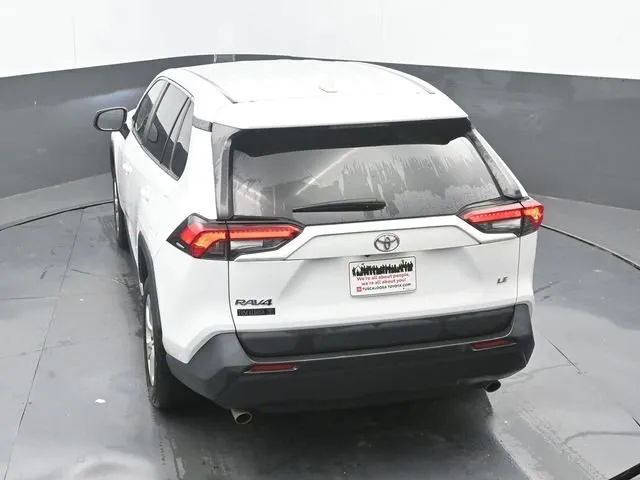 2023 Toyota RAV4 LE thumbnail 15
