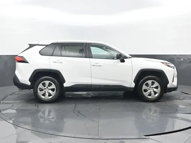 2023 Toyota RAV4 LE thumbnail 2