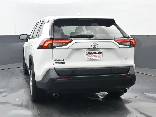 2023 Toyota RAV4 LE thumbnail 4
