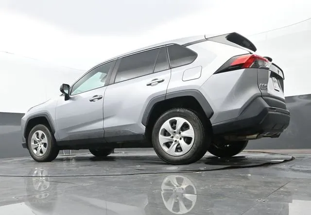2023 Toyota RAV4 LE thumbnail 10