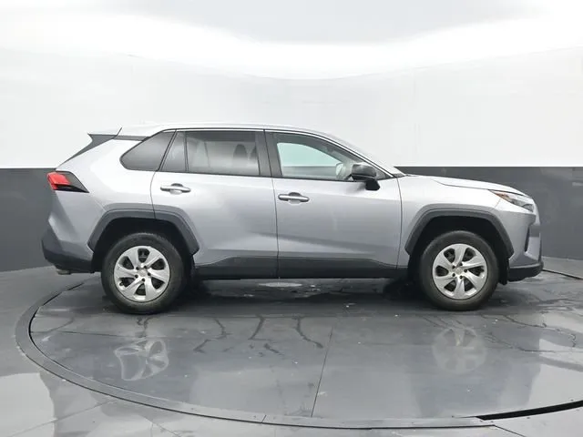 2023 Toyota RAV4 LE thumbnail 2